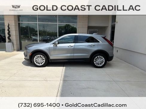 Certified 2024 Cadillac XT4 Luxury w/ Cold Weather Package FWD image 2