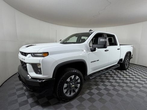 Used 2022 Chevrolet Silverado 2500 Custom w/ Custom Value Package AWD/4WD image 2