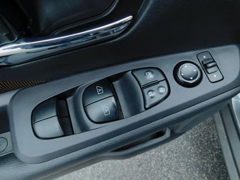 Used 2024 Nissan Kicks SR image 26