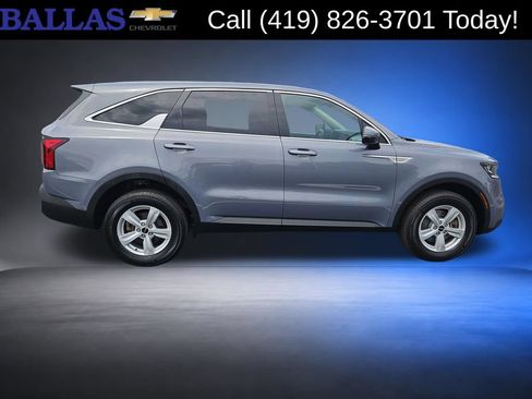 Used 2023 Kia Sorento LX AWD/4WD image 6