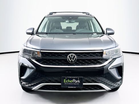 Used 2023 Volkswagen Taos SE w/ Panoramic Sunroof Package AWD/4WD image 2