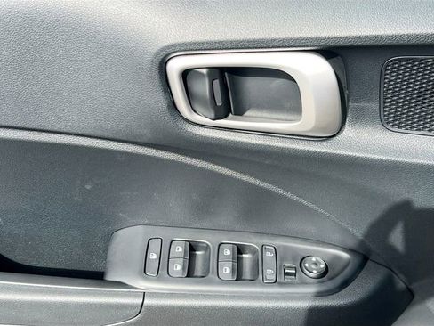 New 2025 Hyundai Venue SE image 17