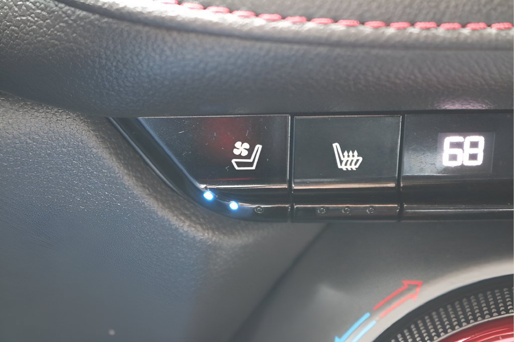 Used 2019 Chevrolet Blazer RS FWD image 23