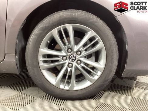 Used 2015 Toyota Camry SE FWD image 11