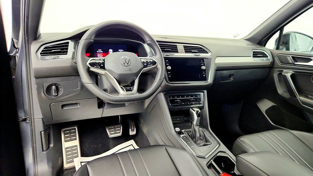Used 2023 Volkswagen Tiguan SE R-Line FWD image 11
