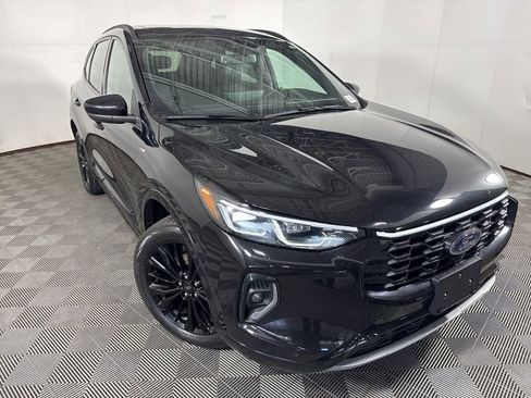 Used 2023 Ford Escape ST-Line Elite w/ Class II Trailer Tow Package AWD/4WD image 2