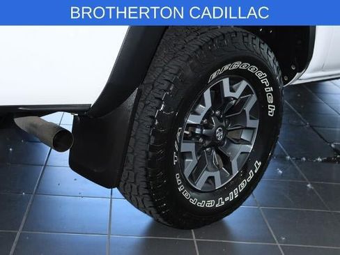 Used 2018 Toyota Tacoma TRD Off-Road w/ Technology Package AWD/4WD image 14