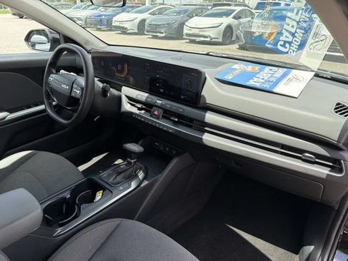 Used 2025 Kia K4 FWD image 17