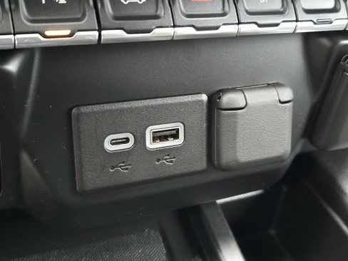 Used 2022 Chevrolet Silverado 2500 LTZ w/ LTZ Convenience Package image 22