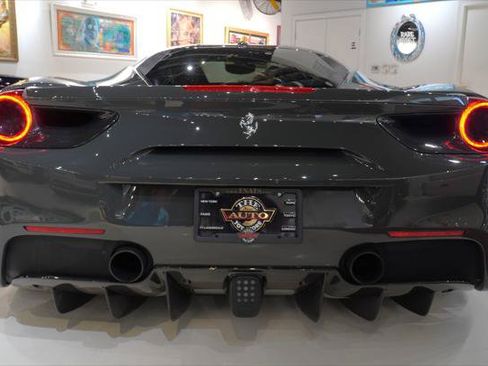 Used 2018 Ferrari 488 GTB RWD image 12