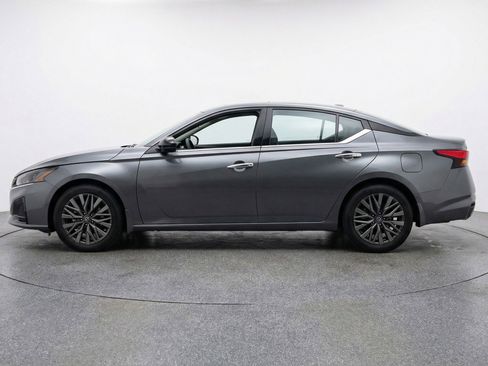 Used 2025 Nissan Altima 2.5 SV image 5