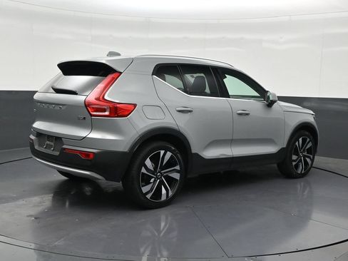 Used 2024 Volvo XC40 B5 Plus AWD/4WD image 6
