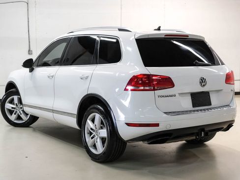 Used 2014 Volkswagen Touareg Sport image 11