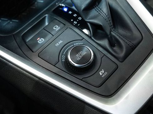 Used 2023 Toyota RAV4 SE image 19