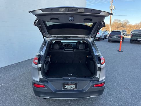 Used 2016 Jeep Cherokee Limited image 10