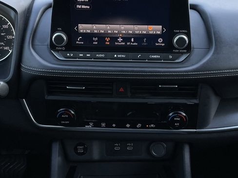 Used 2024 Nissan Rogue SV image 17