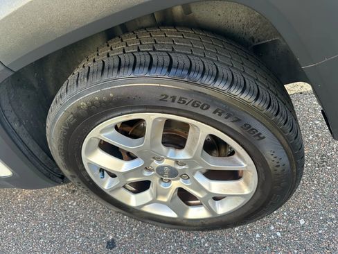 Used 2016 Jeep Renegade Latitude image 19