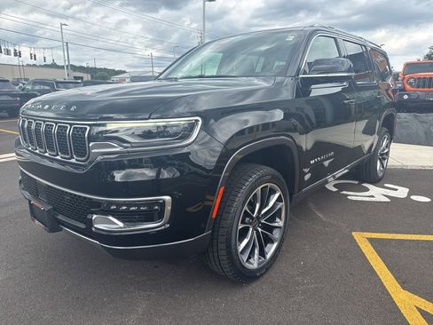 Used 2022 Jeep Wagoneer Series III w/ Premium Group I image 3