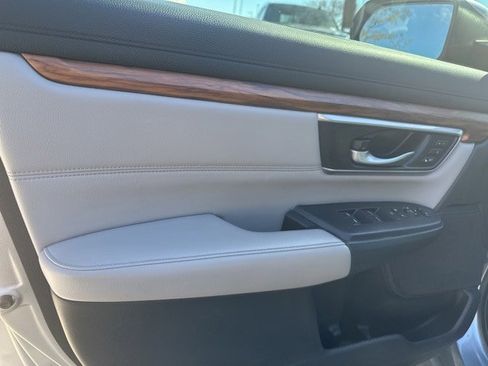 Used 2019 Honda CR-V Touring image 7