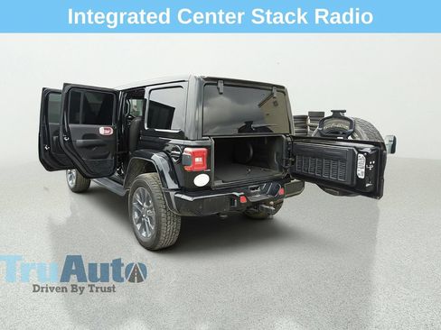 Used 2020 Jeep Wrangler Unlimited Sahara AWD/4WD image 15