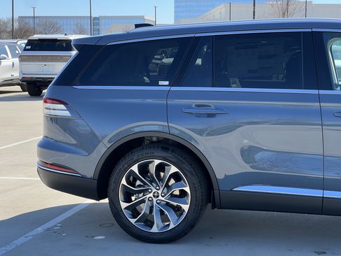 New 2026 Lincoln Aviator Reserve w/ Luxury Package image 11