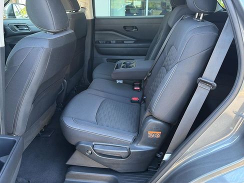 Used 2025 Nissan Pathfinder SV FWD image 11