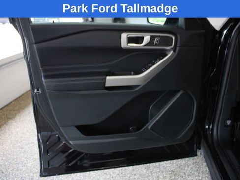 Used 2023 Ford Explorer XLT AWD/4WD image 11