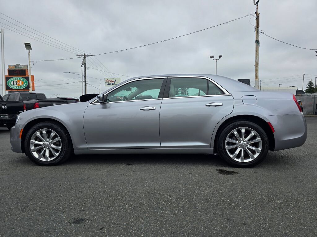 Used 2018 Chrysler 300 Limited AWD/4WD image 9