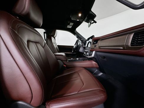 Used 2024 Ford Expedition Limited image 34