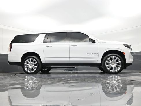 Used 2024 Chevrolet Suburban High Country w/ Advanced Technology Package RWD image 25