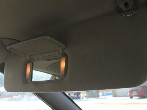 Used 2006 Toyota Sienna XLE image 25