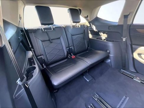 Used 2025 Volkswagen Atlas SE image 26