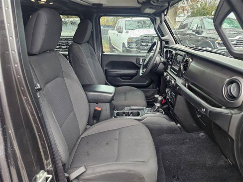 Certified 2023 Jeep Gladiator Willys image 18