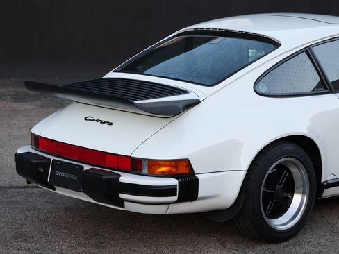 Used 1989 Porsche 911 Carrera RWD image 6