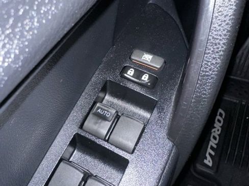 Used 2018 Toyota Corolla SE image 15