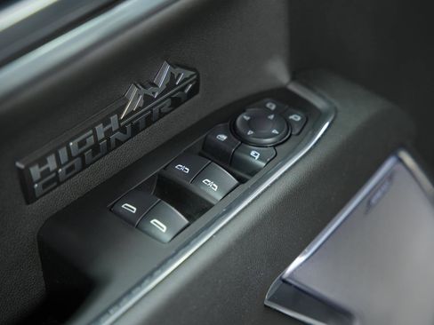 Used 2024 Chevrolet Silverado 1500 High Country w/ High Country Premium Package image 26