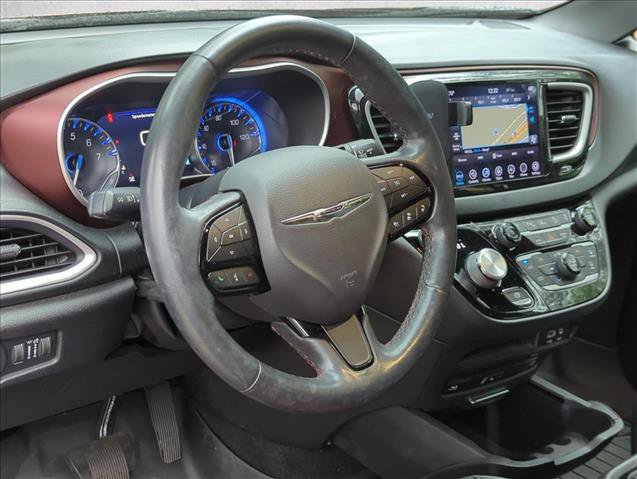 Used 2020 Chrysler Pacifica Touring-L FWD image 9