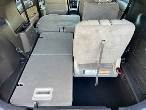 Used 2015 Ford Explorer XLT w/ Equipment Group 202A image 21