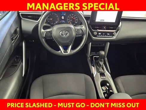 Used 2024 Toyota Corolla Cross LE image 12