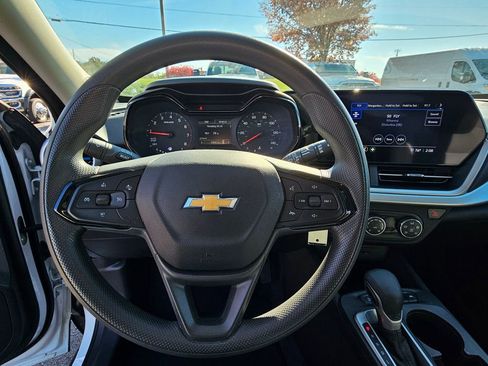 Used 2025 Chevrolet Trax LS image 15