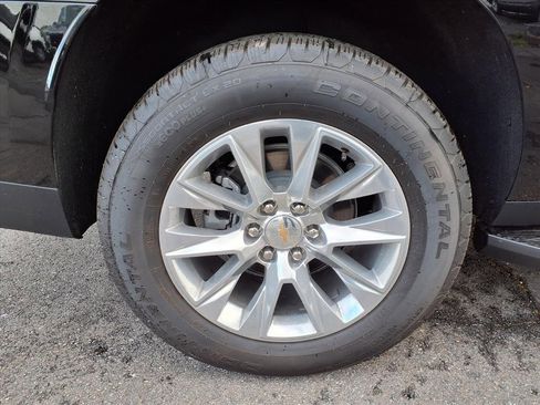 Used 2025 Chevrolet Suburban Premier image 22