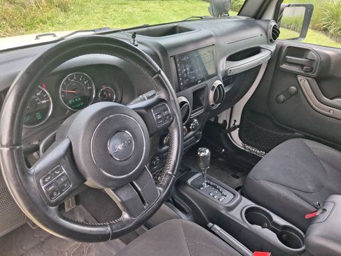 Used 2015 Jeep Wrangler Sport w/ Connectivity Group AWD/4WD image 10