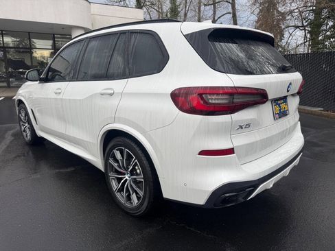Used 2022 BMW X5 xDrive40i w/ M Sport Package image 3