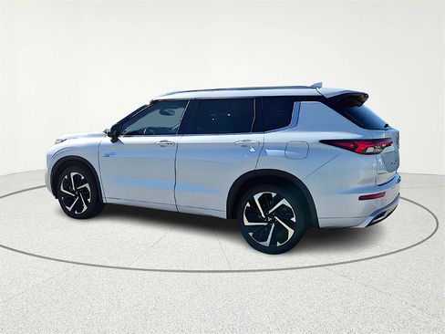 Used 2024 Mitsubishi Outlander 4WD Plug-In Hybrid image 4