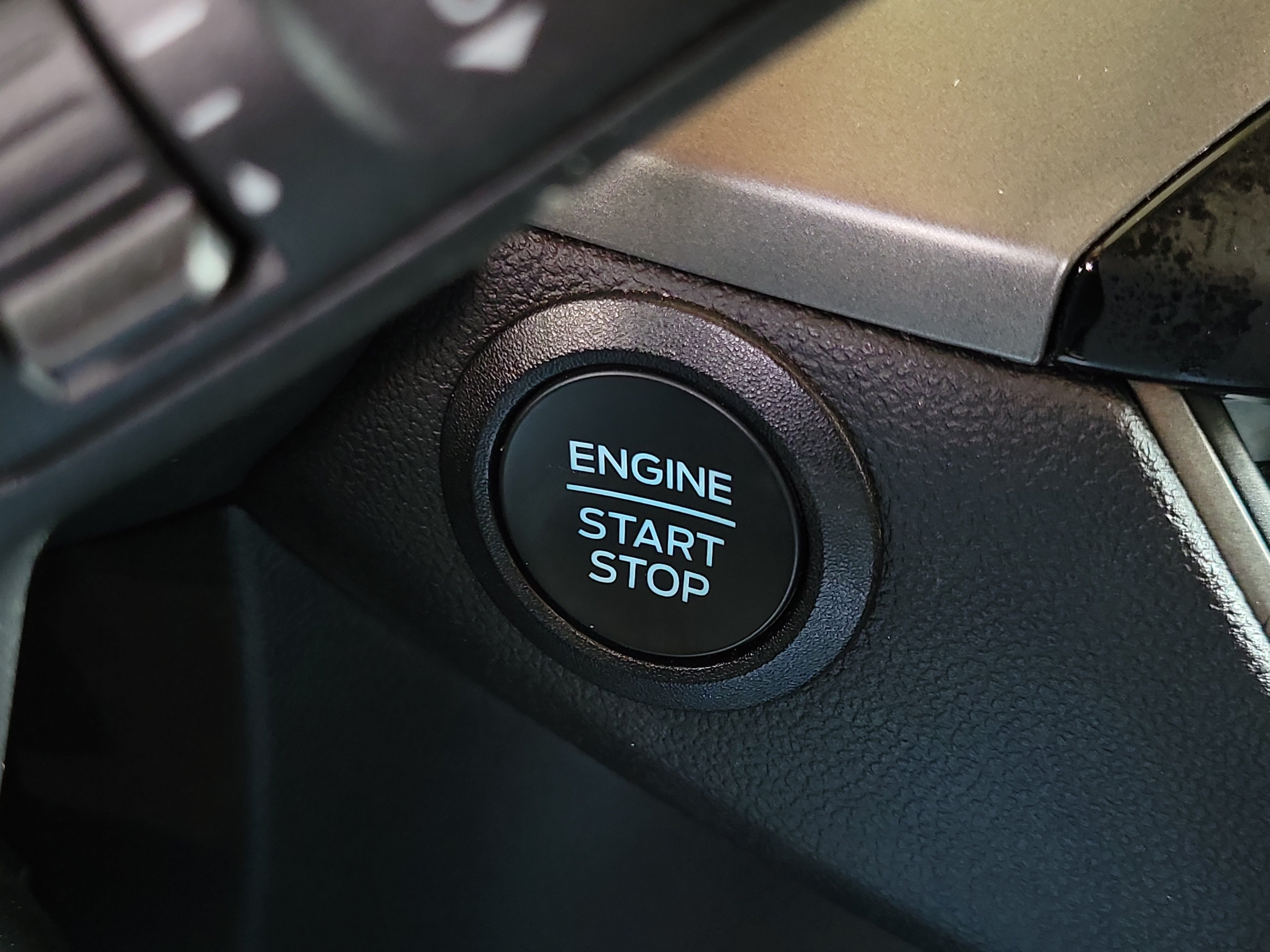 Used 2025 Ford Escape Active AWD/4WD image 30