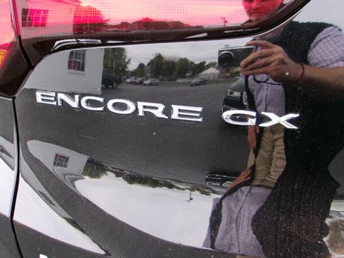 Used 2022 Buick Encore GX Select w/ Sport Touring Package image 8