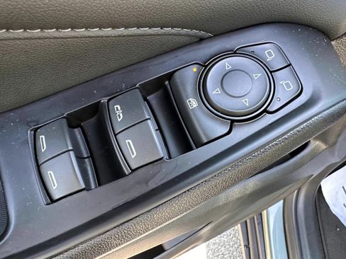 Used 2023 Chevrolet Traverse LT AWD/4WD image 9