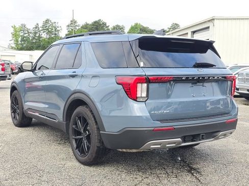 Used 2025 Ford Explorer Active w/ Active Comfort Package RWD image 3