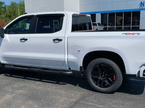 Certified 2023 Chevrolet Silverado 1500 RST w/ Redline Edition AWD/4WD image 6