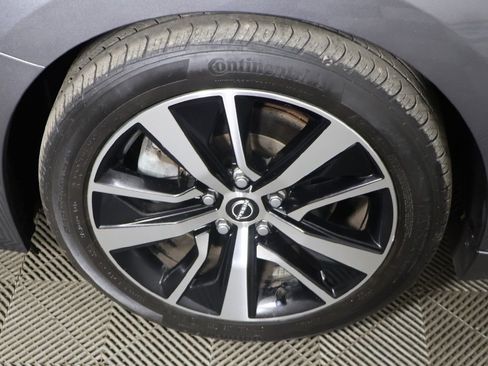 Used 2023 Nissan Maxima SV w/ Floor Mat Group FWD image 17